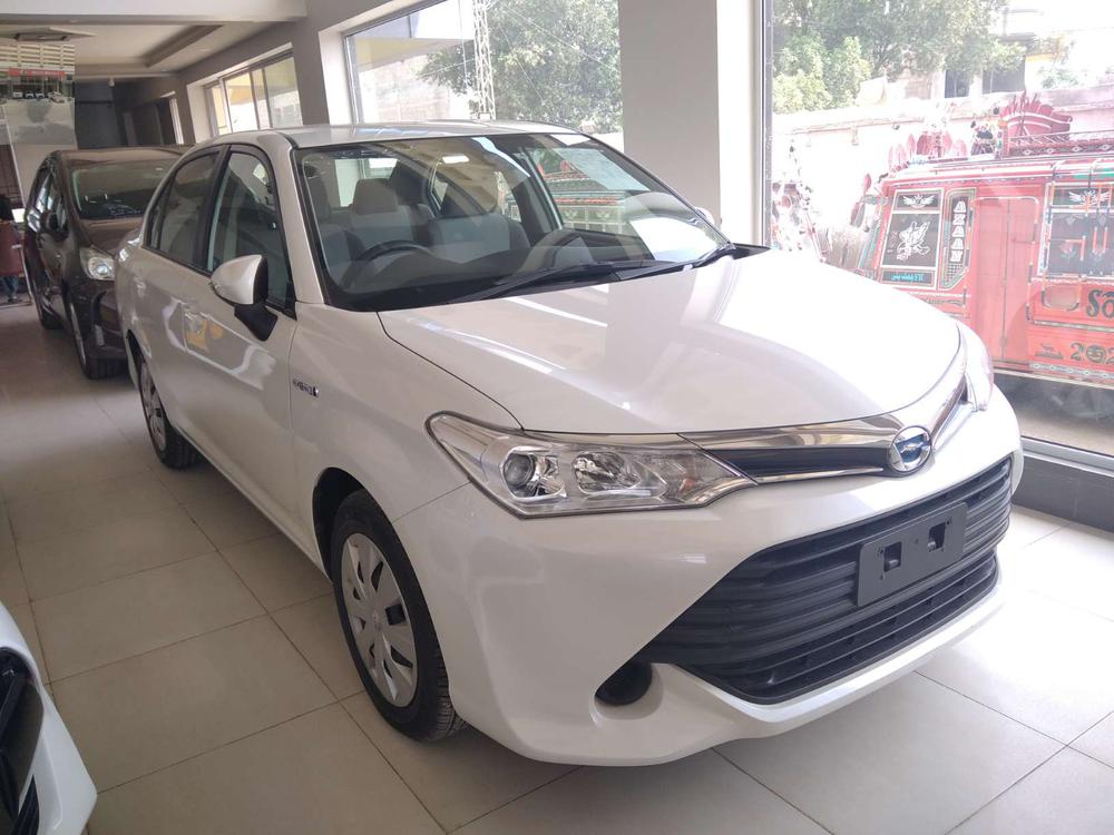 Toyota Corolla Axio 2017 for Sale in Karachi Image-1