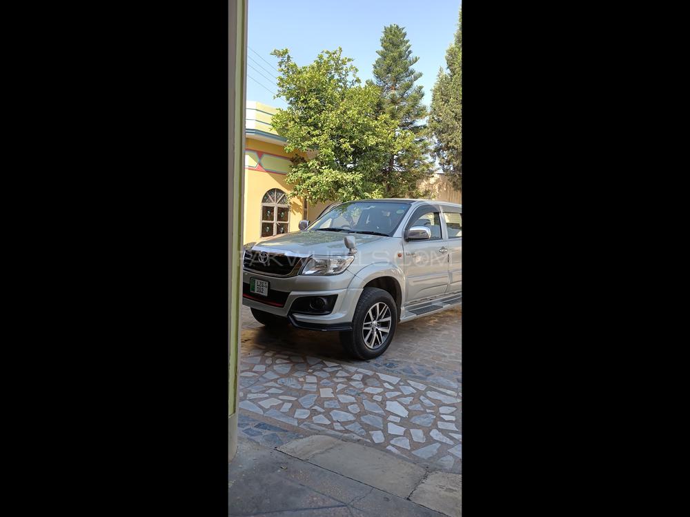 Toyota Hilux 2004 for Sale in Peshawar Image-1