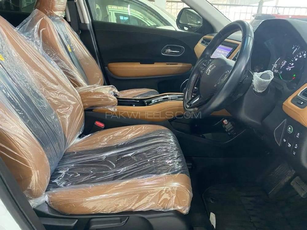 Honda Vezel 2018 for Sale in Peshawar Honda Vezel 2018 for Sale in Peshawar Image-9