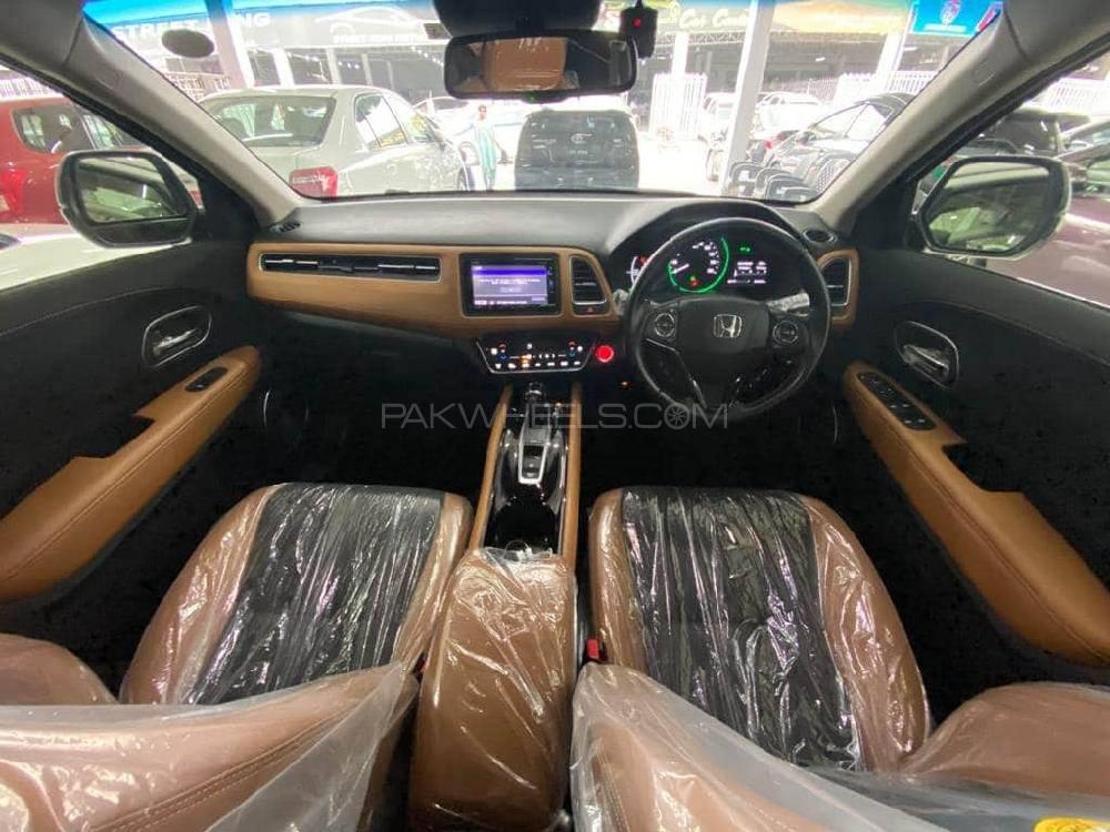 Honda Vezel 2018 for Sale in Peshawar Honda Vezel 2018 for Sale in Peshawar Image-7