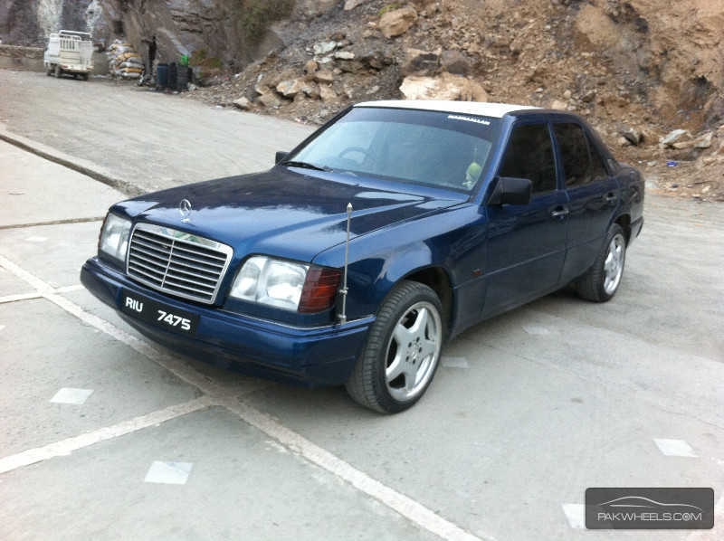Mercedes Benz E Class 1990 for Sale in Swat Image-1