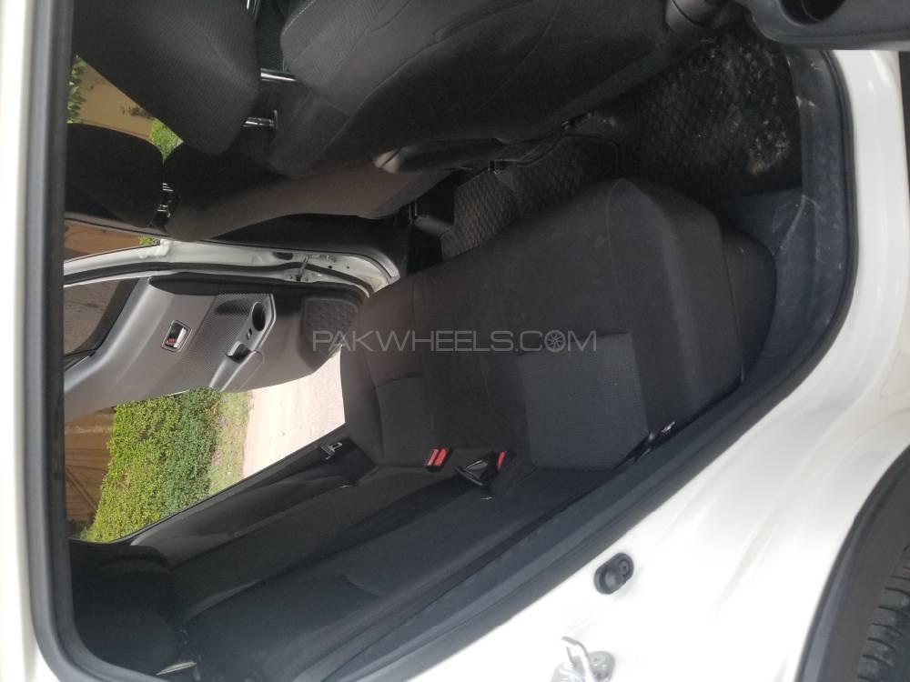 Toyota C-HR 2017 for Sale in Peshawar Toyota C-HR 2017 for Sale in Peshawar Image-11