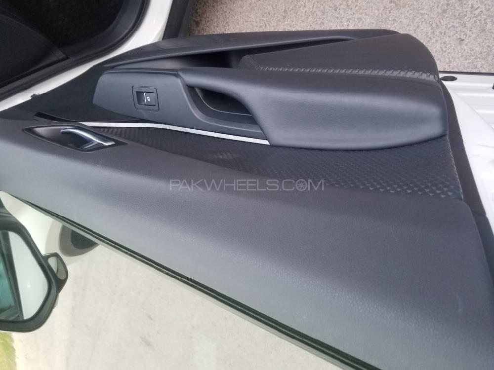 Toyota C-HR 2017 for Sale in Peshawar Toyota C-HR 2017 for Sale in Peshawar Image-12