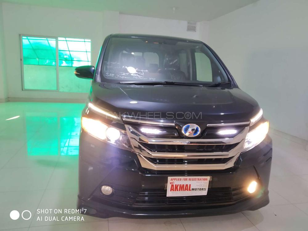 Toyota Voxy 2014 for Sale in Lahore Image-1