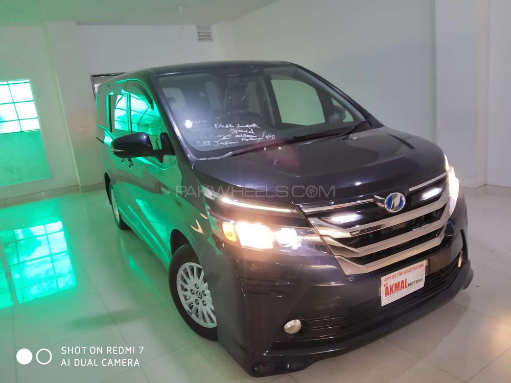 Toyota Voxy 2014 for Sale in Lahore Toyota Voxy 2014 for Sale in Lahore Image-3