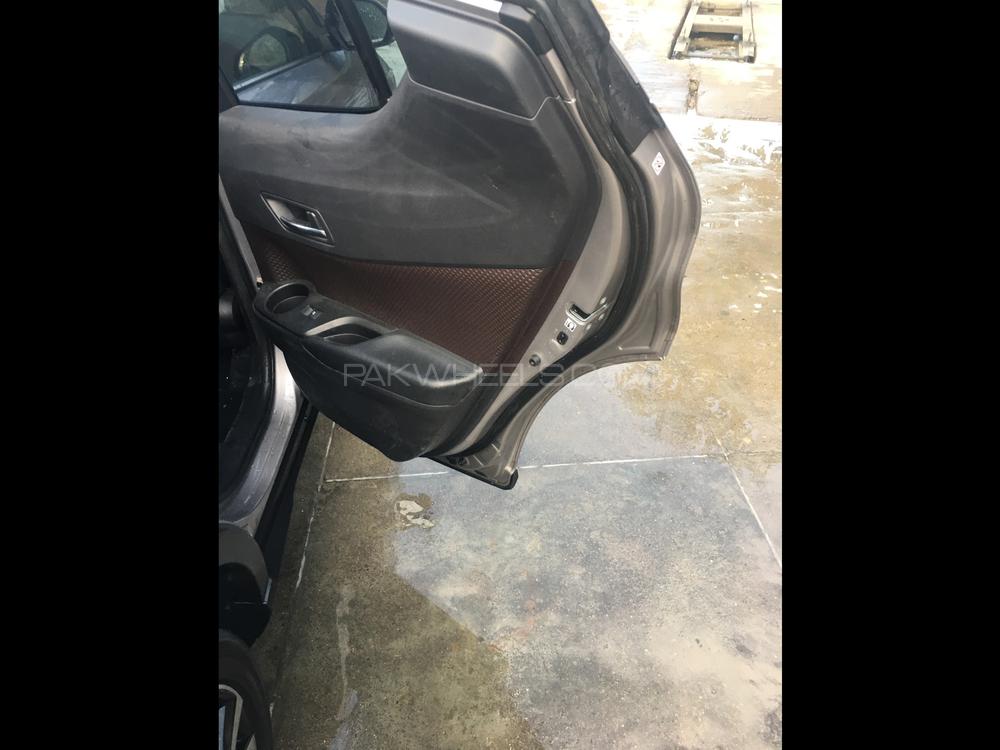 Toyota C-HR 2017 for Sale in Mardan Toyota C-HR 2017 for Sale in Mardan Image-9
