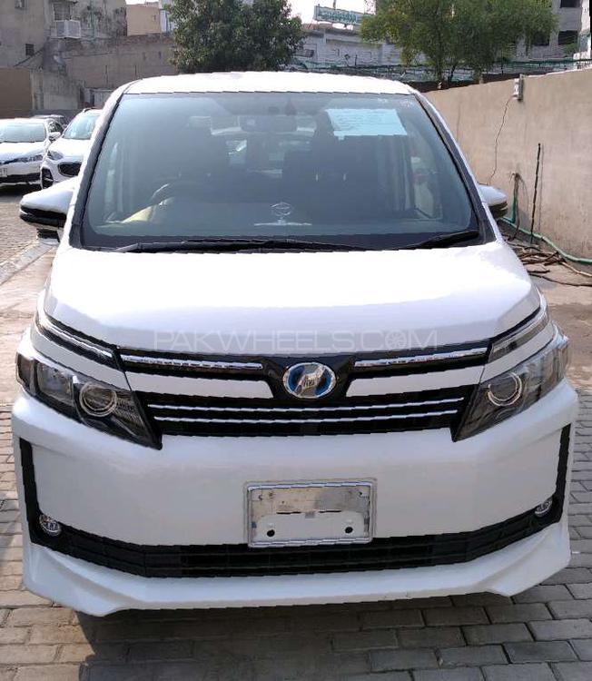 Toyota Voxy 2015 for Sale in Lahore Image-1