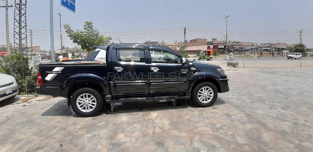 Toyota Hilux 2014 for Sale in Peshawar Toyota Hilux 2014 for Sale in Peshawar Image-3