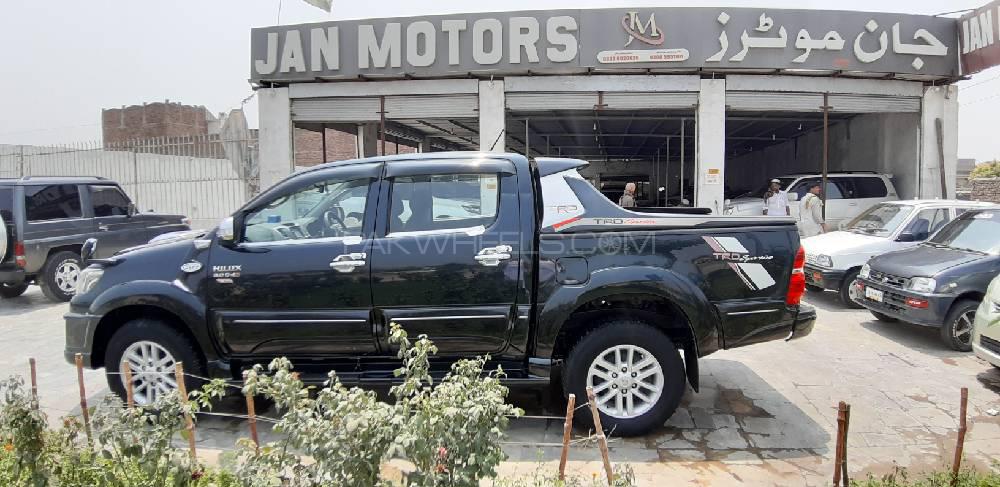 Toyota Hilux 2014 for Sale in Peshawar Toyota Hilux 2014 for Sale in Peshawar Image-15