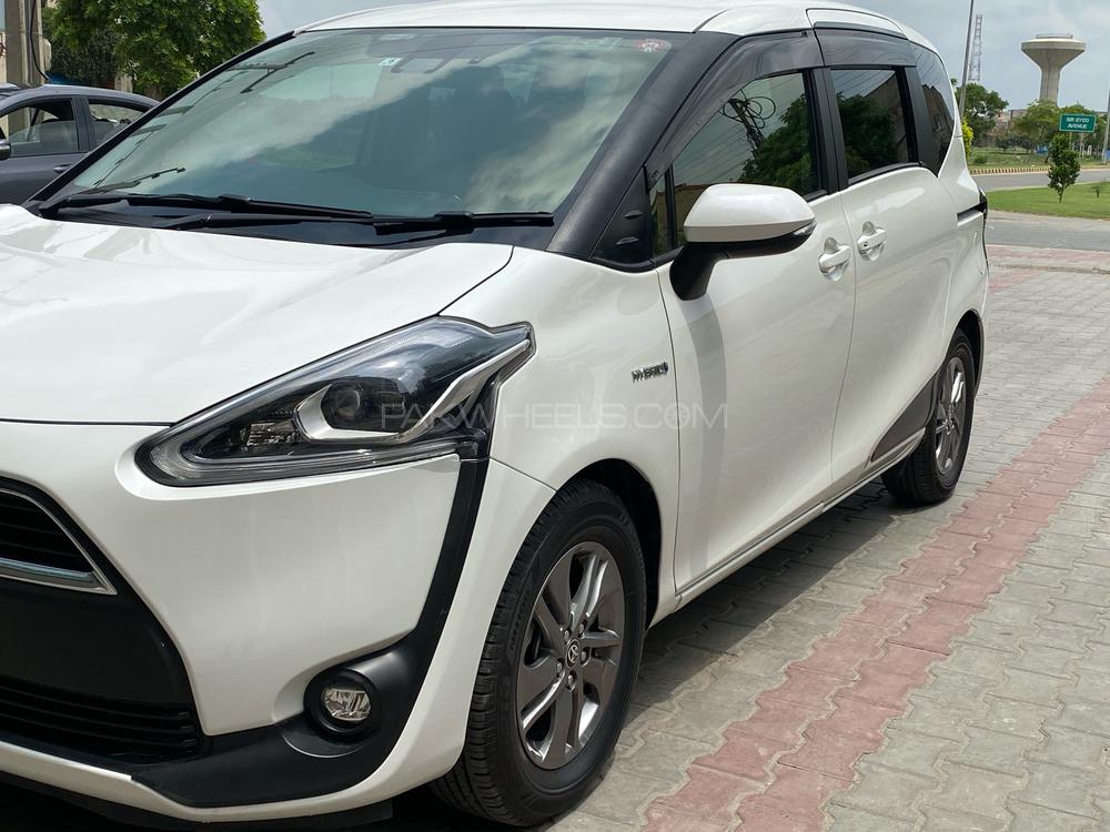 Toyota sienta hybrid g