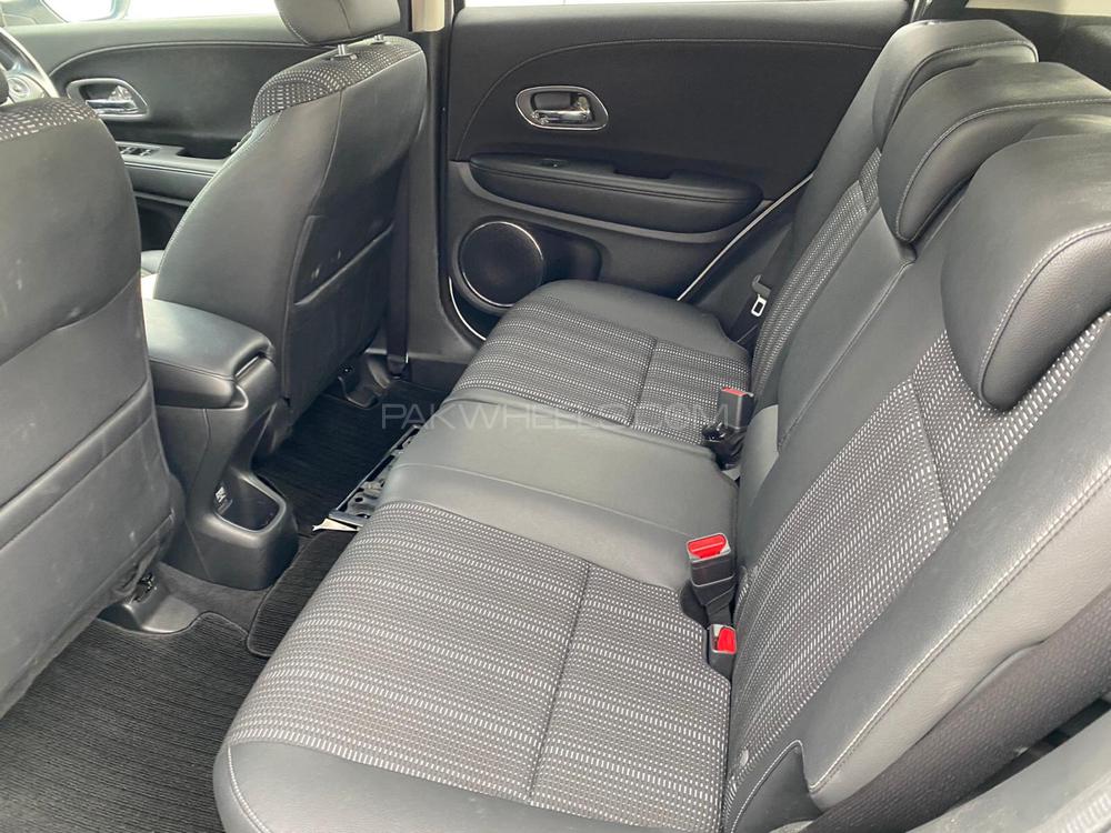 Honda Vezel 2015 for Sale in Peshawar Honda Vezel 2015 for Sale in Peshawar Image-12