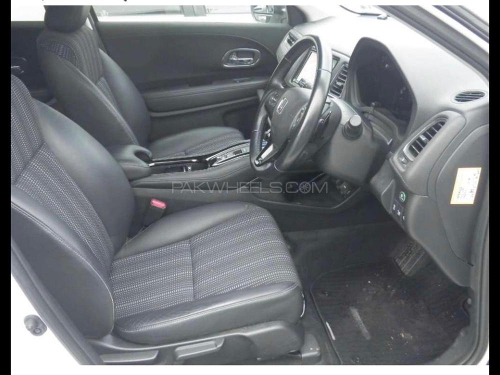 Honda Vezel 2015 for Sale in Peshawar Honda Vezel 2015 for Sale in Peshawar Image-17