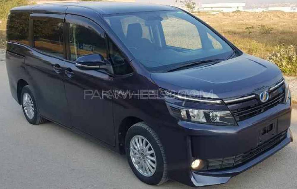 Toyota Voxy 2015 for Sale in Islamabad Image-1