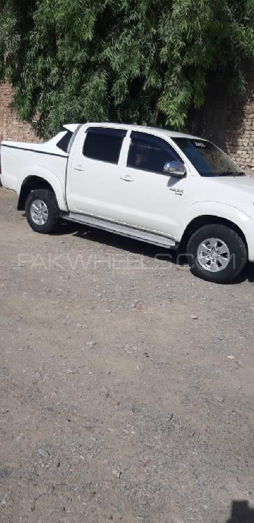 Toyota Hilux 2013 for Sale in Taunsa sharif Toyota Hilux 2013 for Sale in Taunsa sharif Image-4