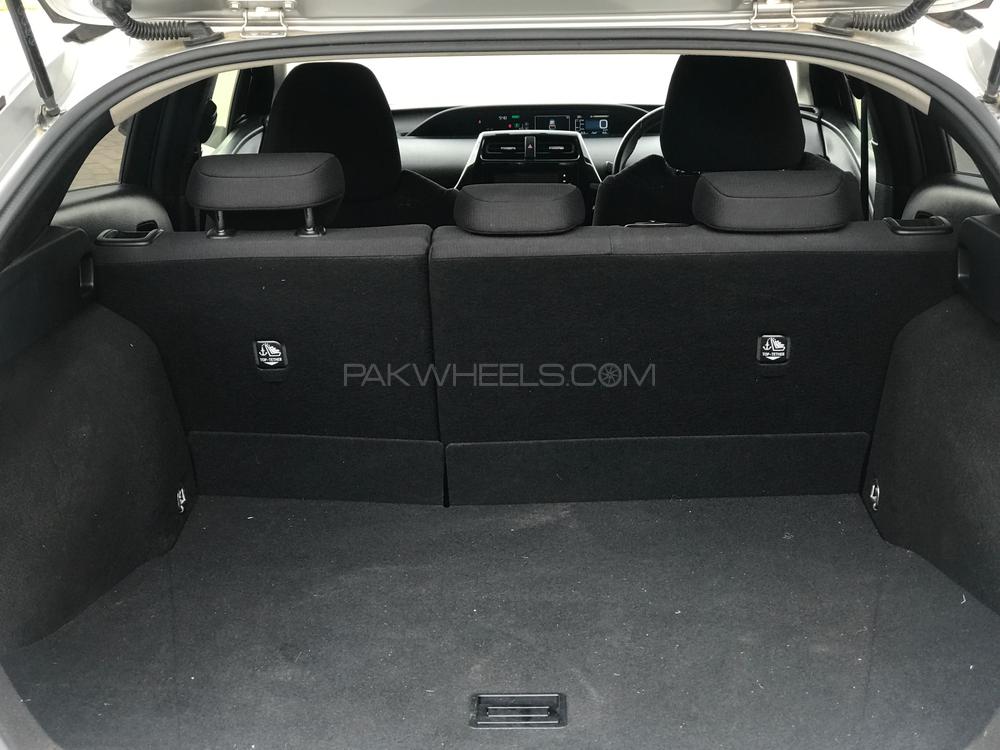 Toyota Prius 2016 for Sale in Karachi Toyota Prius 2016 for Sale in Karachi Image-9