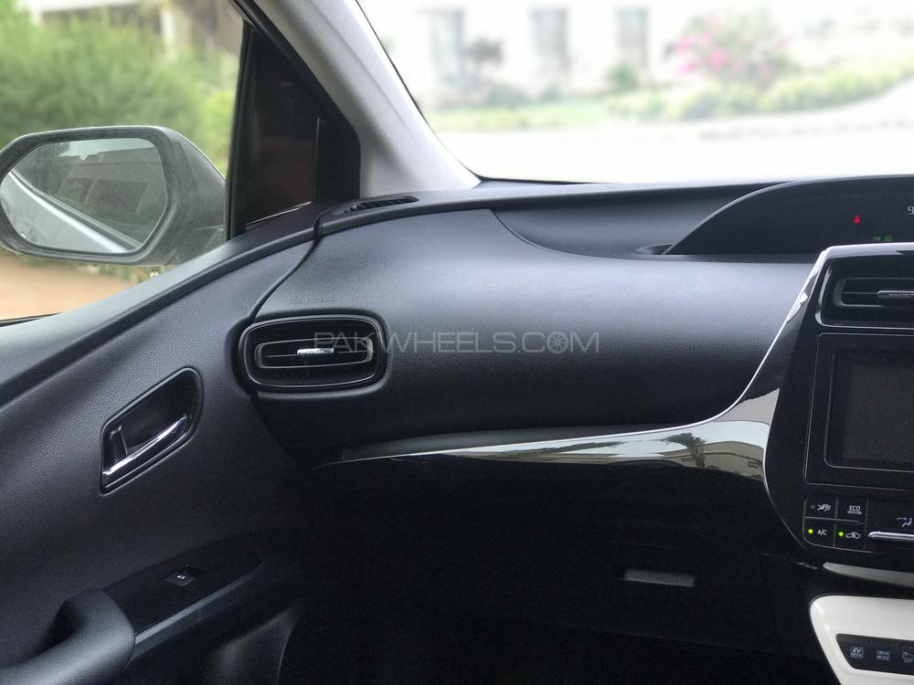 Toyota Prius 2016 for Sale in Karachi Toyota Prius 2016 for Sale in Karachi Image-15