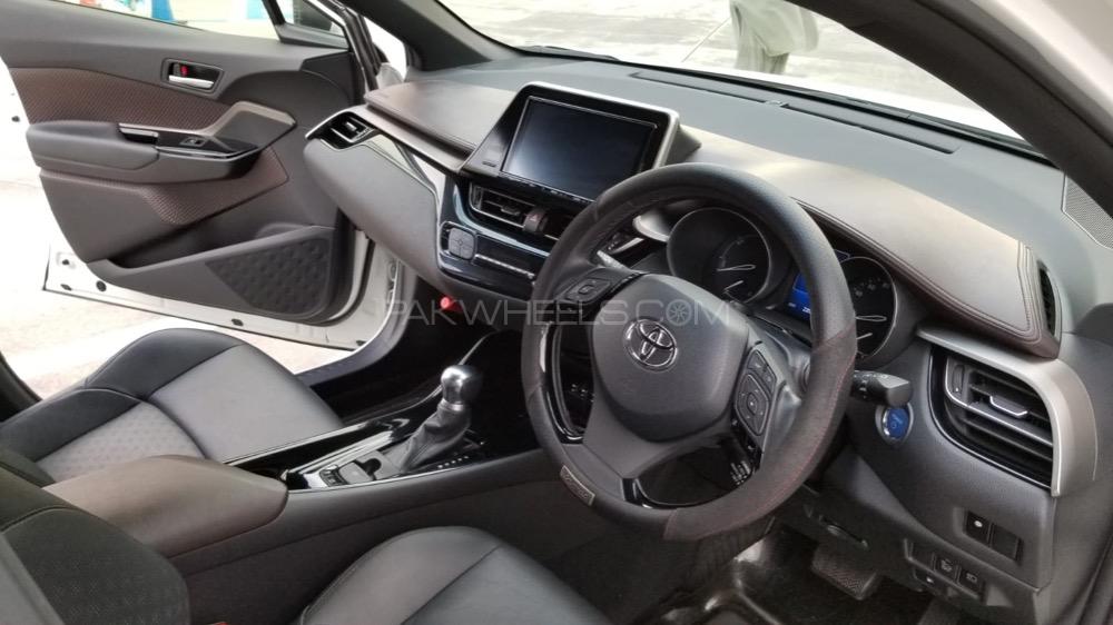 Toyota C-HR 2017 for Sale in Faisalabad Toyota C-HR 2017 for Sale in Faisalabad Image-4