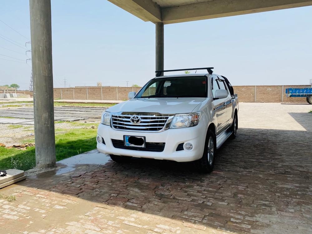 Toyota Hilux 2006 for Sale in Burewala Image-1
