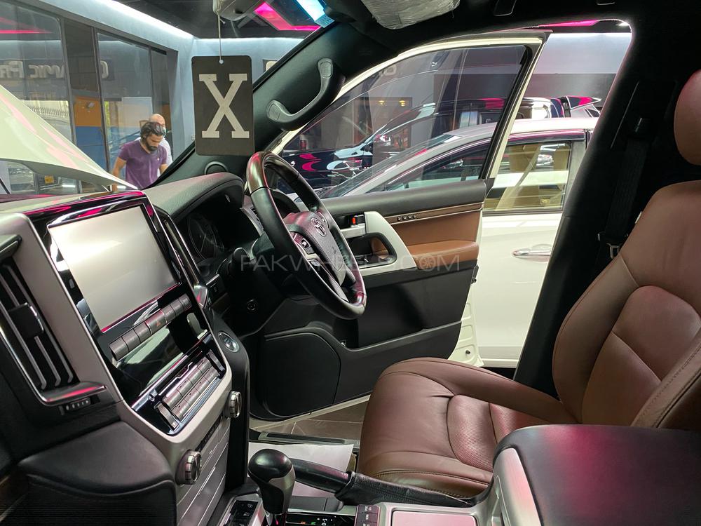 Toyota Land Cruiser 2011 for Sale in Karachi Toyota Land Cruiser 2011 for Sale in Karachi Image-12