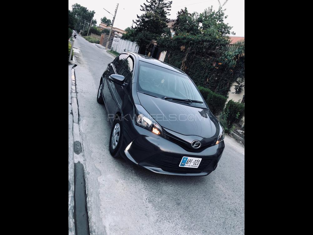 Toyota Vitz 2015 for Sale in Mardan Image-1