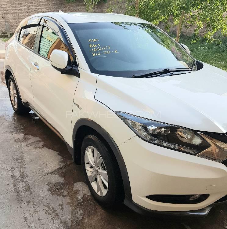Honda Vezel 2015 for Sale in Peshawar Honda Vezel 2015 for Sale in Peshawar Image-4