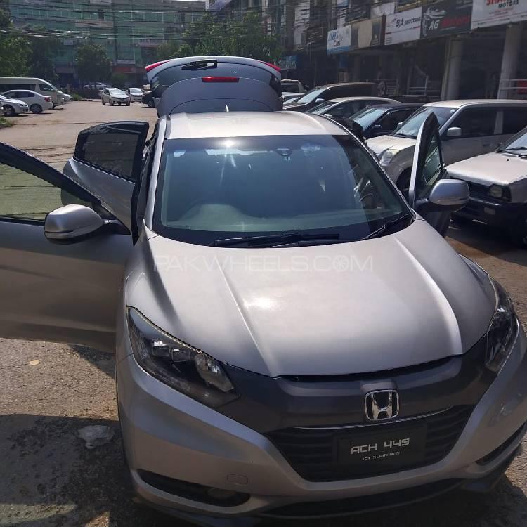 Honda Vezel 2015 for Sale in Islamabad Image-1