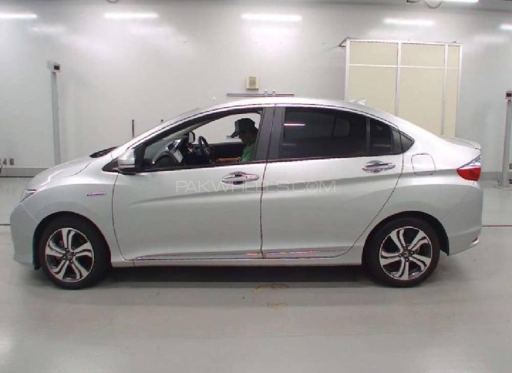 Honda Grace Hybrid 2015 for Sale in Lahore Image-1