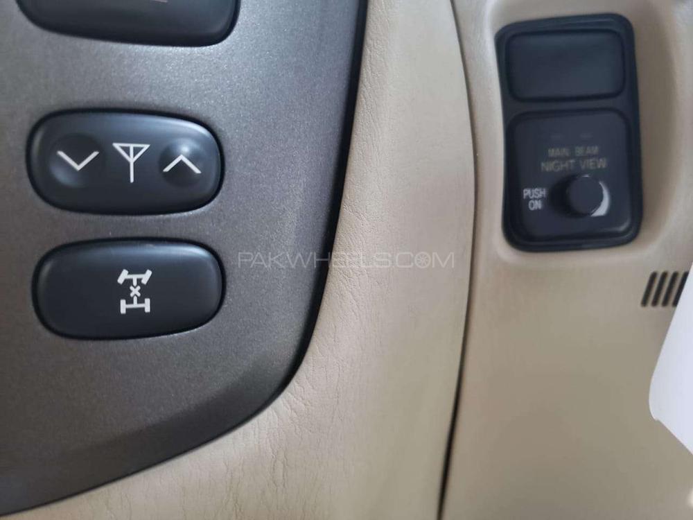 Toyota Land Cruiser 2003 for Sale in Karachi Toyota Land Cruiser 2003 for Sale in Karachi Image-12