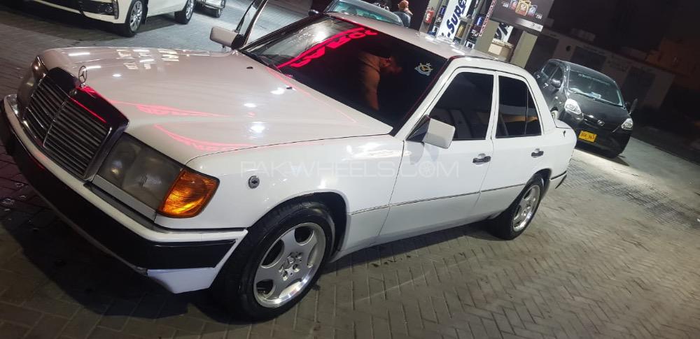 Mercedes Benz E Class - 1992  Mercedes Benz E Class - 1992  Image-3