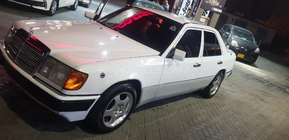 Mercedes Benz E Class - 1992  Mercedes Benz E Class - 1992  Image-4