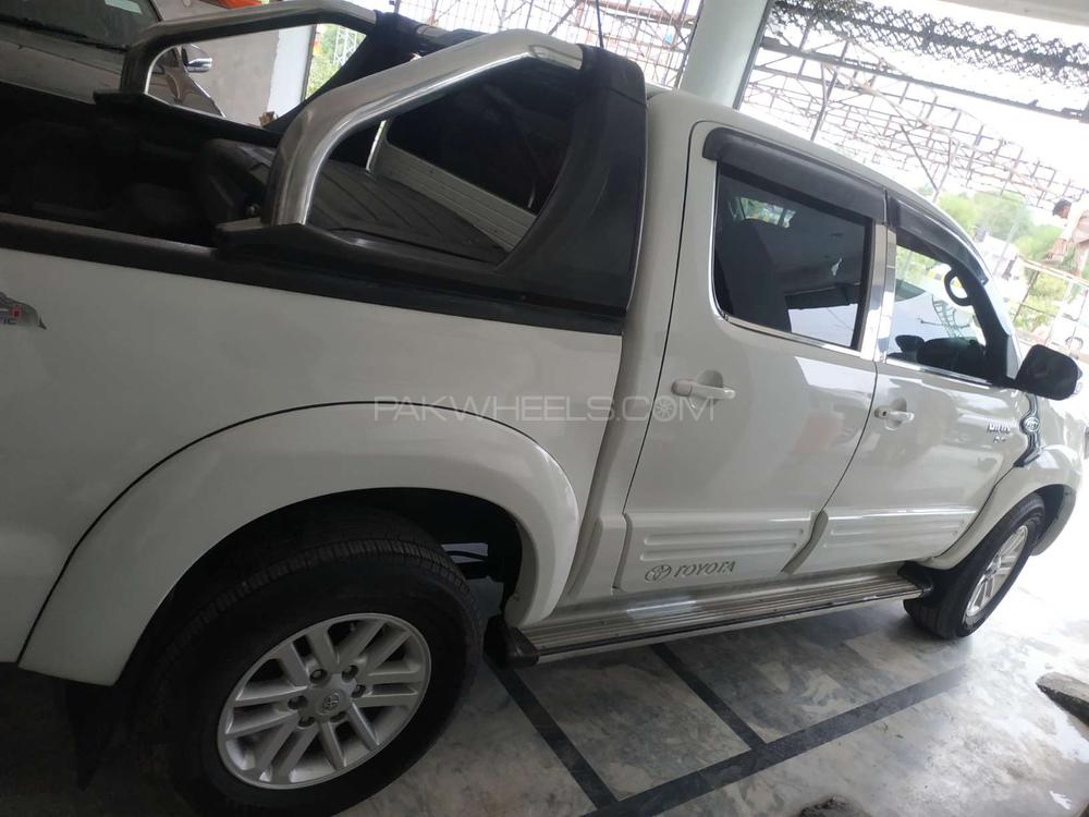 Toyota Hilux 2016 for Sale in Peshawar Image-1