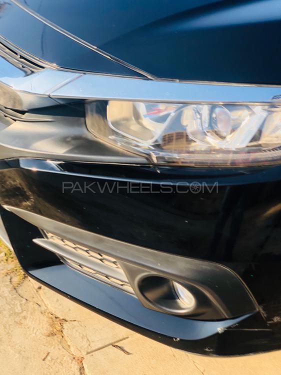 Honda Civic - 2018  Honda Civic - 2018  Image-5