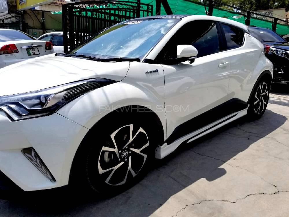 Toyota C-HR 2017 for Sale in Lahore Toyota C-HR 2017 for Sale in Lahore Image-3