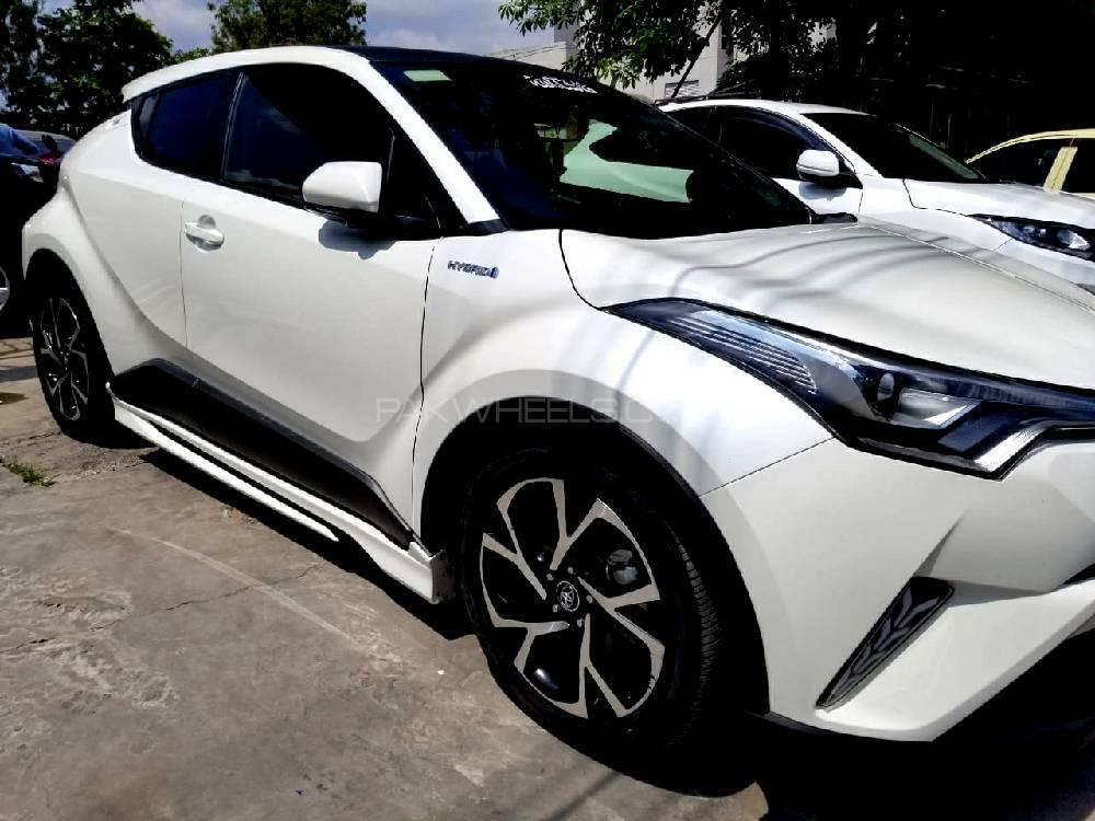 Toyota C-HR 2017 for Sale in Lahore Toyota C-HR 2017 for Sale in Lahore Image-5
