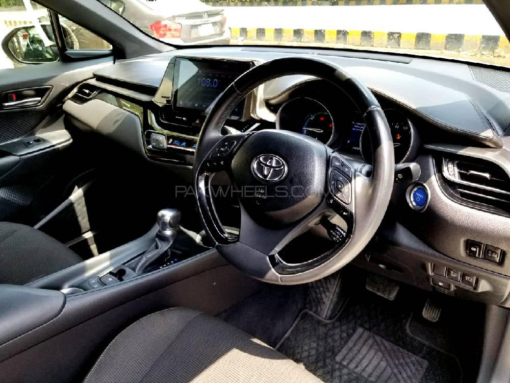 Toyota C-HR 2017 for Sale in Lahore Toyota C-HR 2017 for Sale in Lahore Image-7