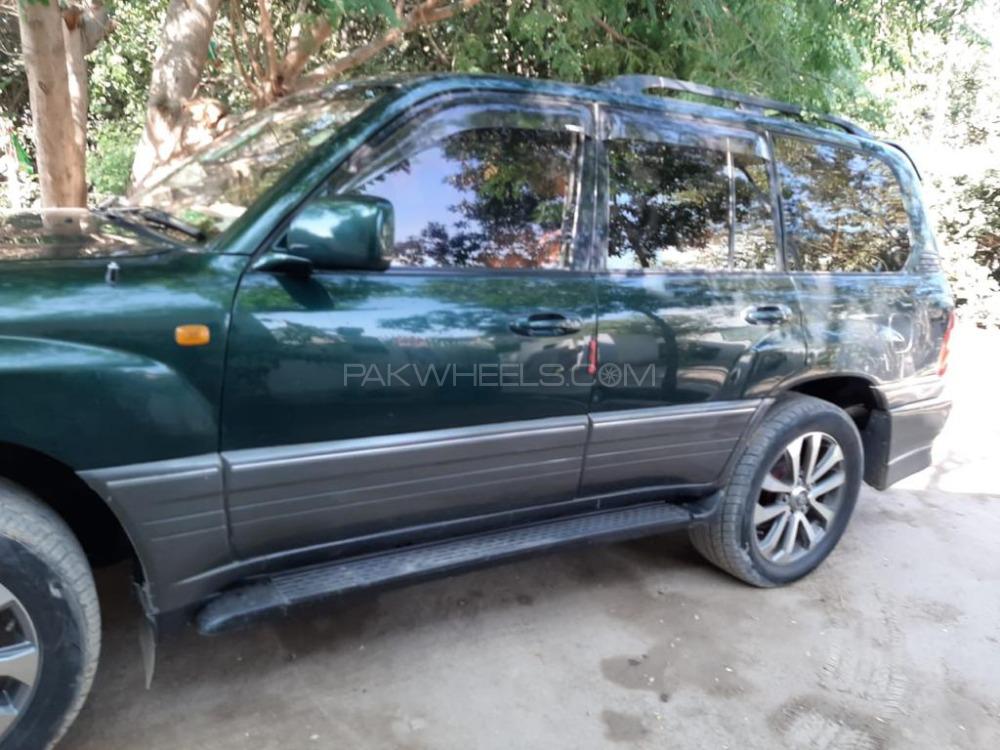 Toyota Land Cruiser - 2001  Toyota Land Cruiser - 2001  Image-2