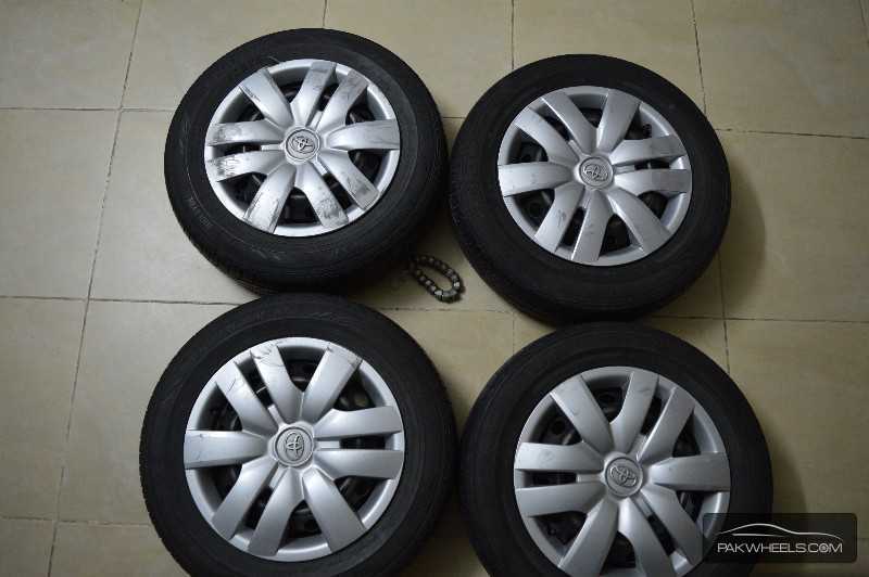 Original Dunlop tires and Rims Toyota Vitz tires. Image-1