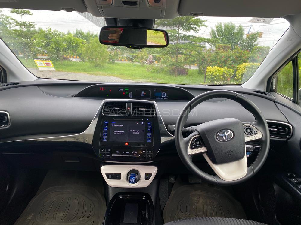 Toyota Prius 2018 for Sale in Lahore Toyota Prius 2018 for Sale in Lahore Image-10