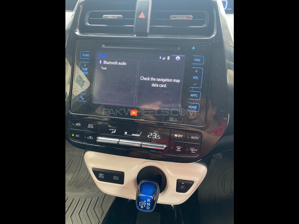 Toyota Prius 2018 for Sale in Lahore Toyota Prius 2018 for Sale in Lahore Image-13