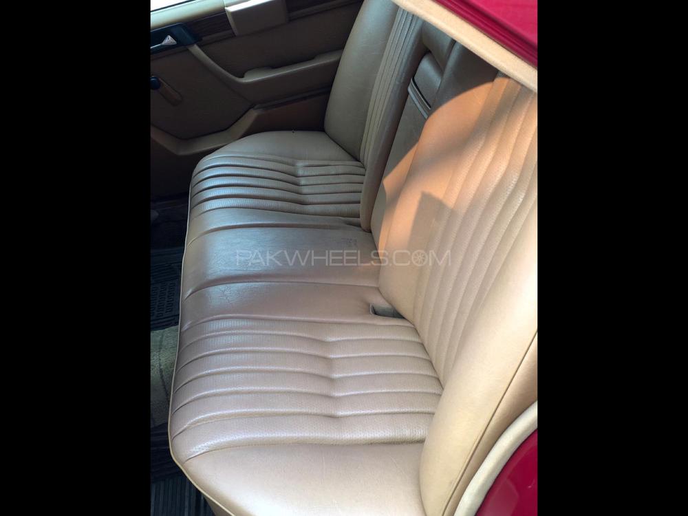 Mercedes Benz 200 D 1993 for Sale in Faisalabad Mercedes Benz 200 D 1993 for Sale in Faisalabad Image-8