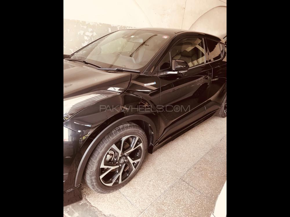 Toyota C-HR 2017 for Sale in Lahore Toyota C-HR 2017 for Sale in Lahore Image-2