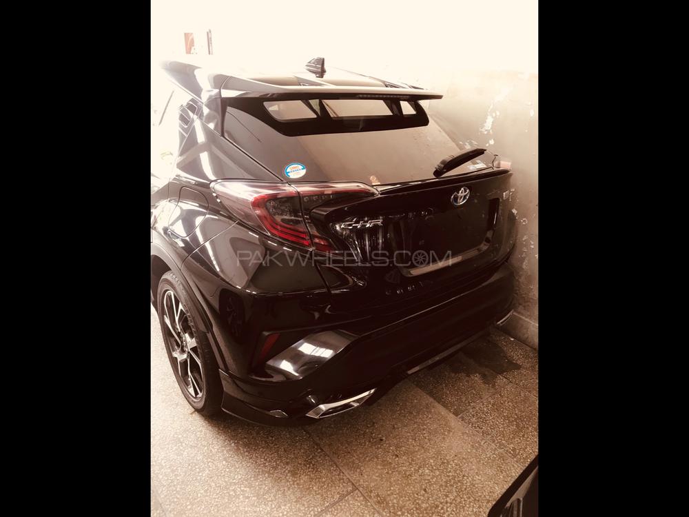 Toyota C-HR 2017 for Sale in Lahore Toyota C-HR 2017 for Sale in Lahore Image-3