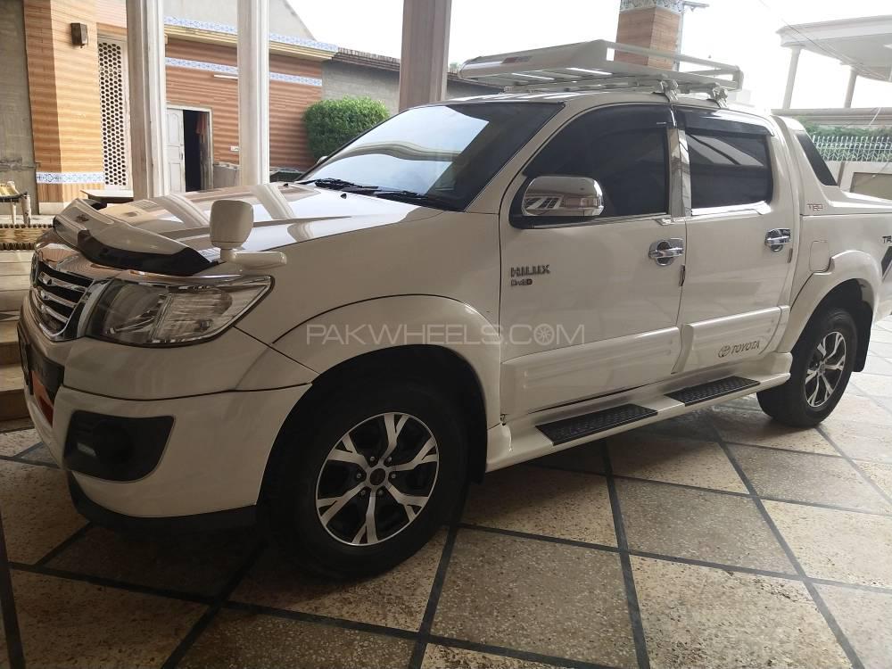 Toyota Hilux 2016 for Sale in Multan Toyota Hilux 2016 for Sale in Multan Image-13