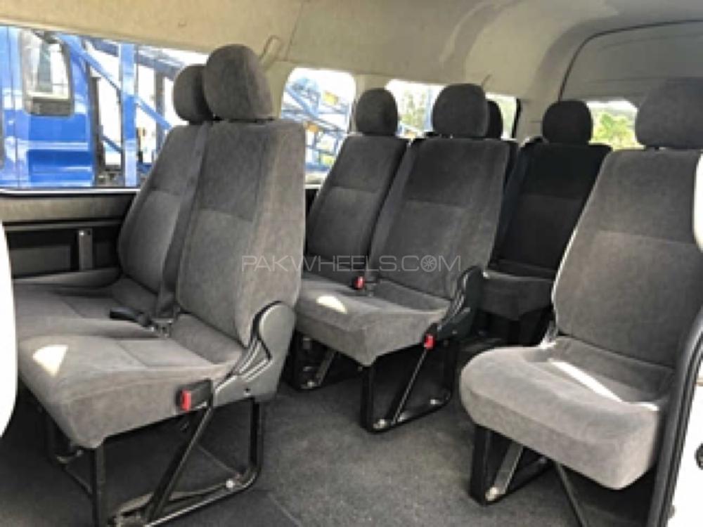 Toyota Hiace 2017 for Sale in Gujranwala Toyota Hiace 2017 for Sale in Gujranwala Image-4
