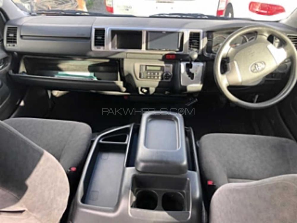 Toyota Hiace 2017 for Sale in Gujranwala Toyota Hiace 2017 for Sale in Gujranwala Image-6