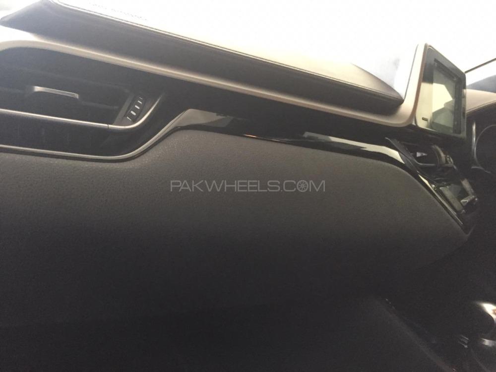 Toyota C-HR 2018 for Sale in Lahore Toyota C-HR 2018 for Sale in Lahore Image-6