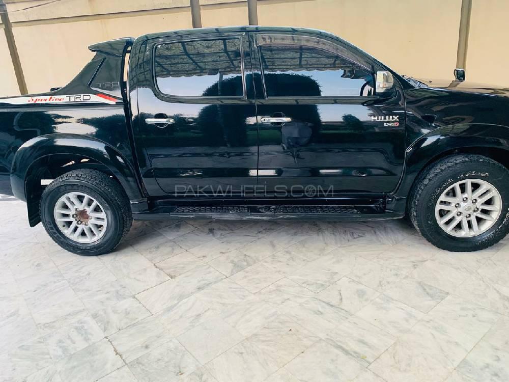 Toyota Hilux 2014 for Sale in Peshawar Toyota Hilux 2014 for Sale in Peshawar Image-3