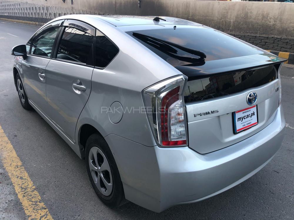 Toyota Prius 2015 for Sale in Lahore Toyota Prius 2015 for Sale in Lahore Image-8