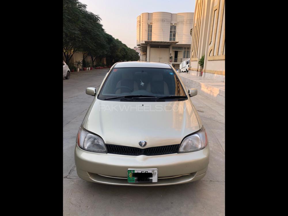 Toyota Platz 2000 for Sale in Lahore Image-1