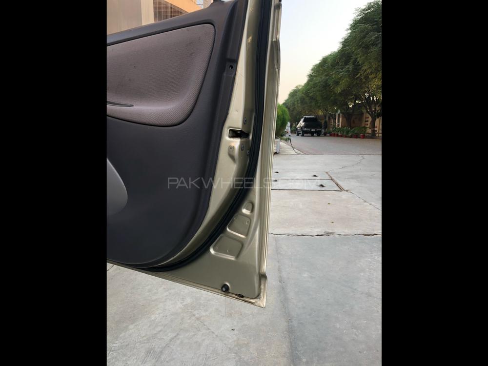 Toyota Platz 2000 for Sale in Lahore Toyota Platz 2000 for Sale in Lahore Image-3